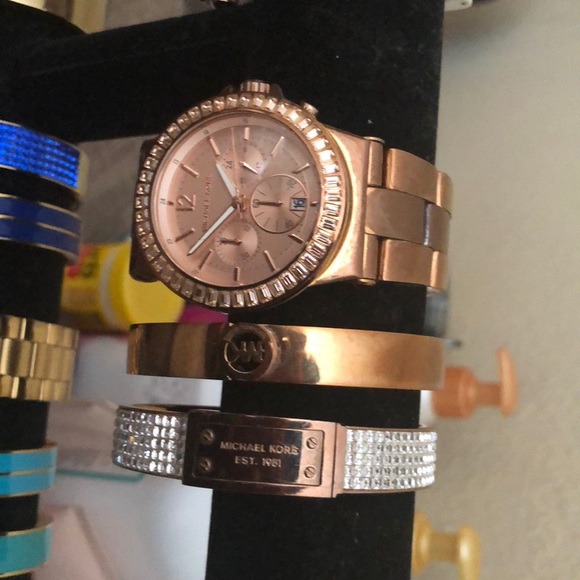 Michael Kors Watch an Bracelets Set - Picture 2 of 3